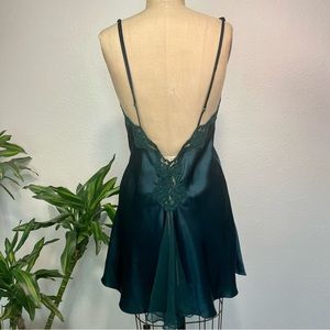 ✨☁️Victoria’s Secret Vintage Gold Label Hunter Green Slip Dress Size Medium☁️✨